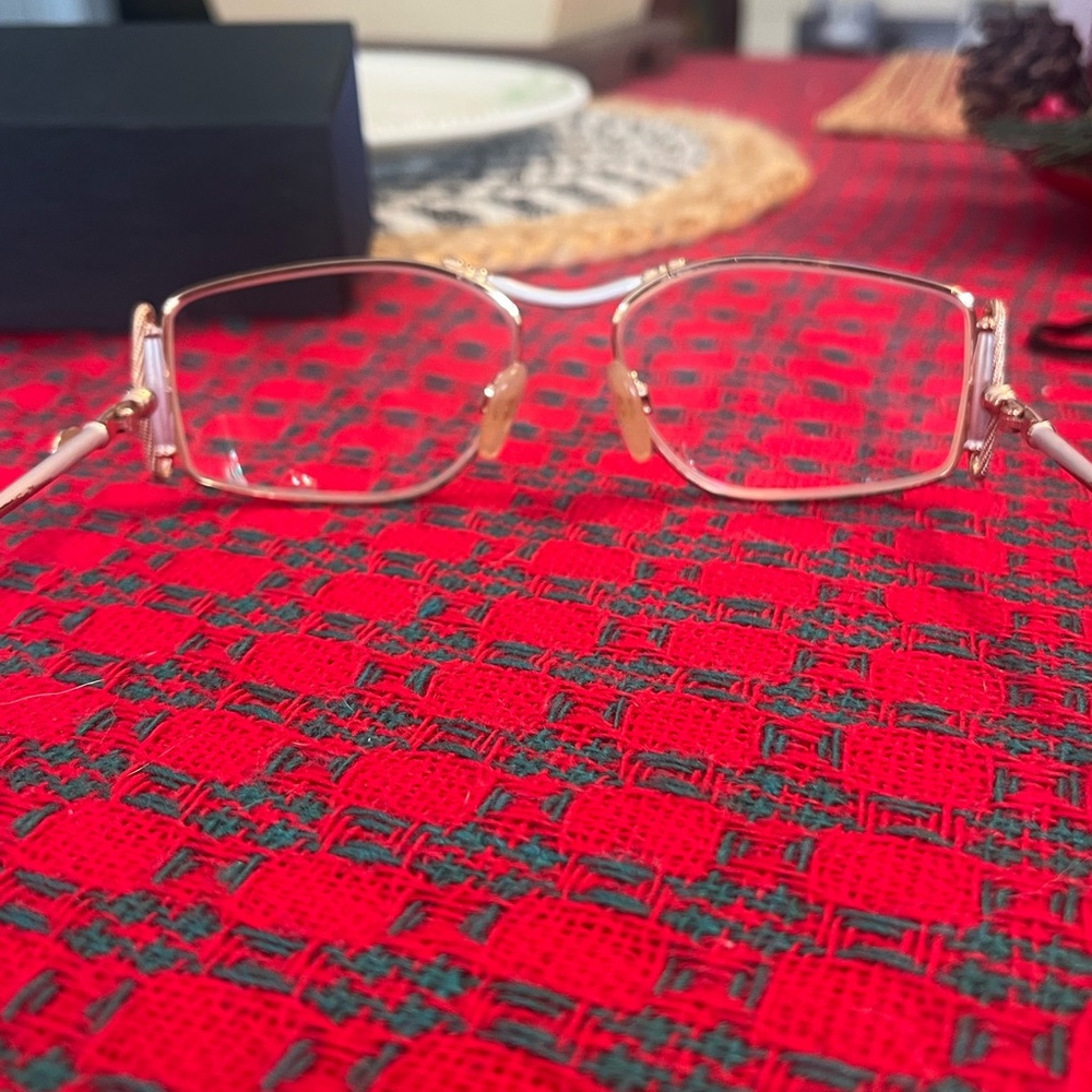 Vintage women’s Gold Metal Frames Glasses - Picture 2 of 6